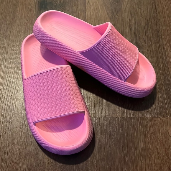 ⭐️ Comfy Slides - Picture 1 of 7